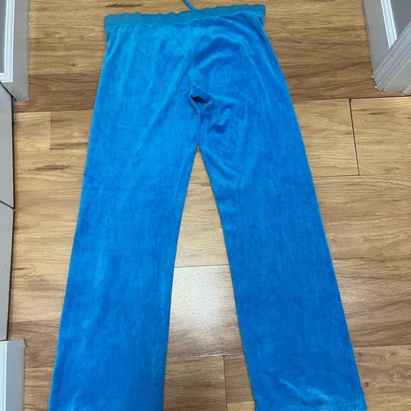 Juicy Couture Vintage Blue Velour Lounge Pants with Floral Accent - Picture 6 of 6